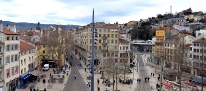 Saint-Étienne : une personne entre la vie et la mort après une rixe au couteau en centre-ville
