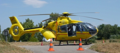 Un jeune homme coincé dans une enrouleuse à maïs